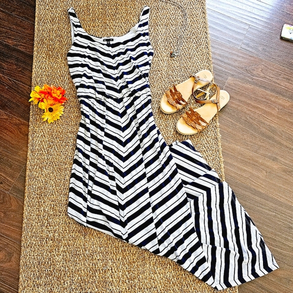 Gap Women's Maxi Dress Size XL Grey Blue Stretch Knit Sleeveless Chevron Striped